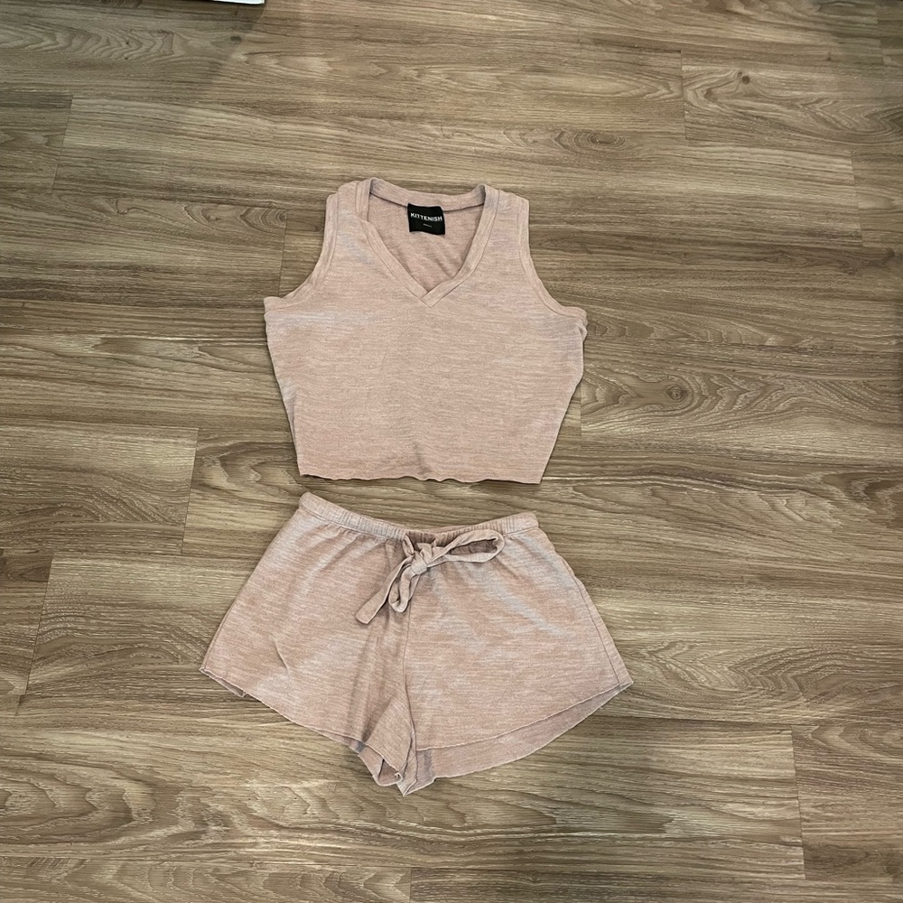 Kittenish set
